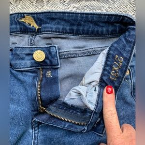 Women’s 27x31 Tommy Bahama Denim Jeans Tapered Ankle Skinny Fit Mid Rise